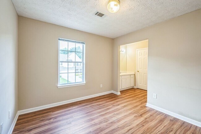 Building Photo - Spacious 4BR House in Lawrenceville