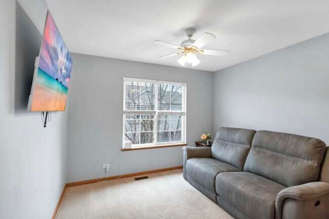 Building Photo - 143 Monarch Dr