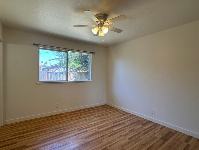 Building Photo - Fremont Home with Central A/C, Vinyl Plank...