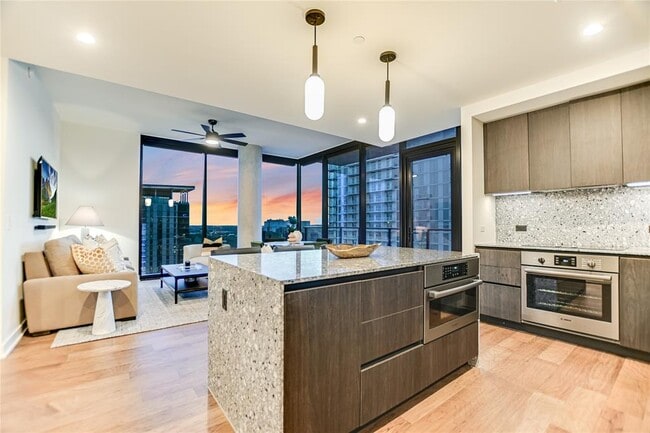 Building Photo - 84 East Ave