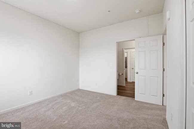 Building Photo - 5002 Pebble Ln W