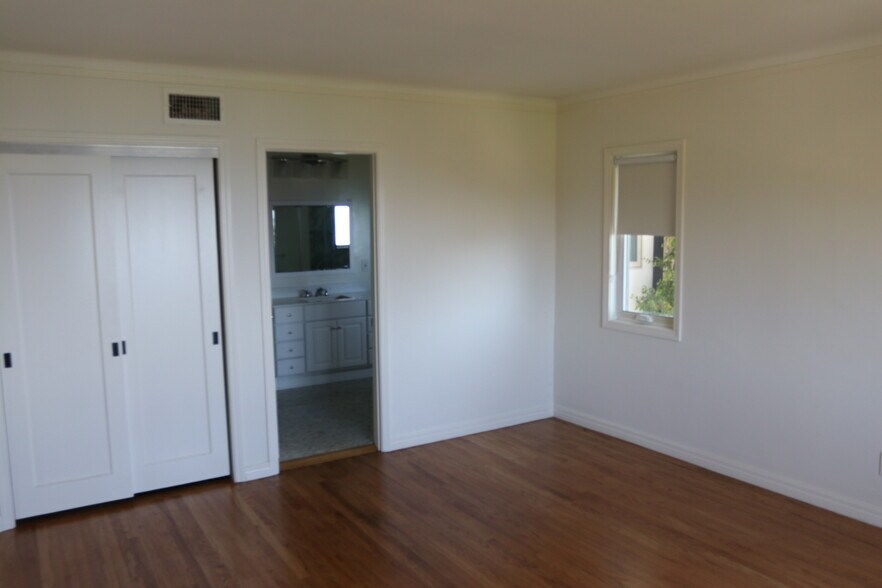 Building Photo - 321 N Las Casas Ave