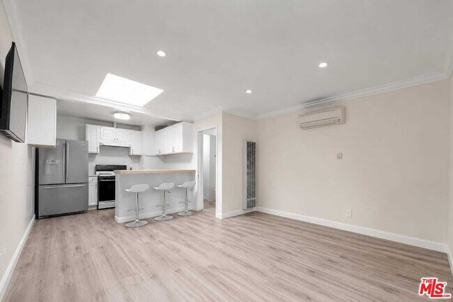 Building Photo - 138 N Hamel Dr
