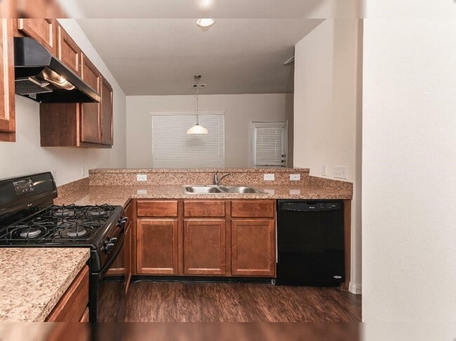 Building Photo - 8918 San Alberto