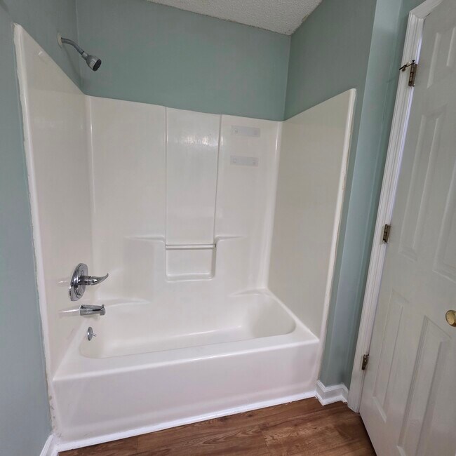 Building Photo - 3114 Fernridge Dr