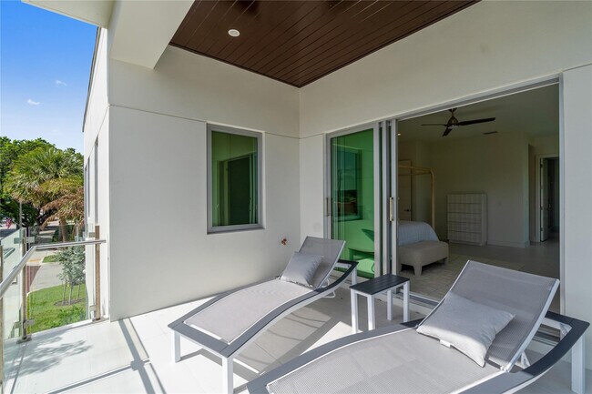 Building Photo - 221 Shore Ct