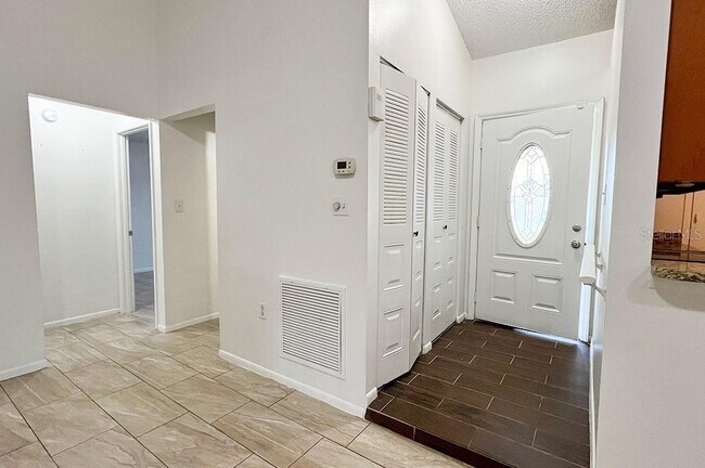 Building Photo - 10 York Ct