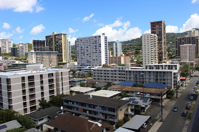 Building Photo - FANTASTIC MAKIKI 1 BD / 1 BA / 1 PKG! CENT...