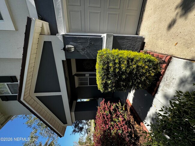 Building Photo - 1052 N Black Cherry Dr