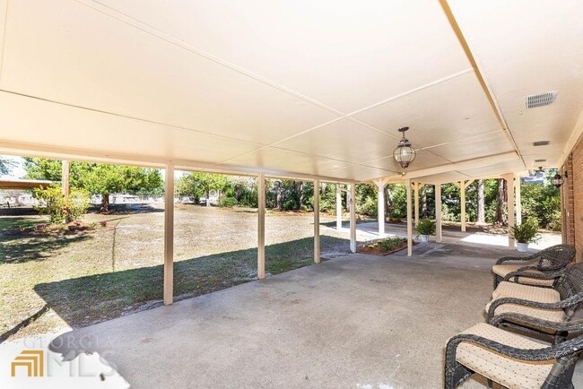 Building Photo - 404 E First St