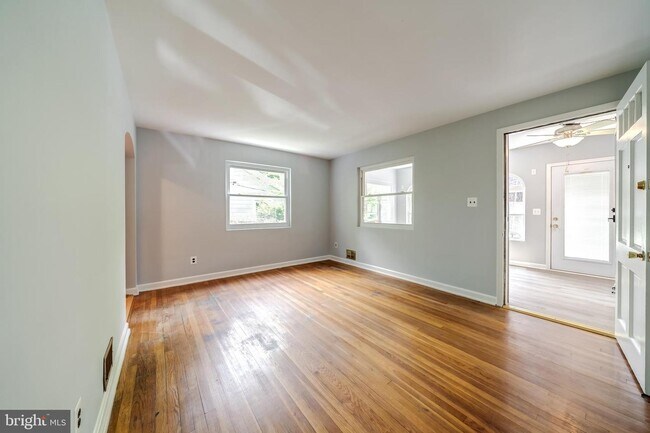 Building Photo - 929 19th St S