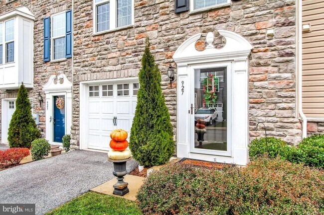 Building Photo - 927 Brechin Ln