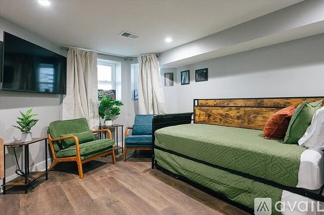 Building Photo - 2923 N Wisner Ave