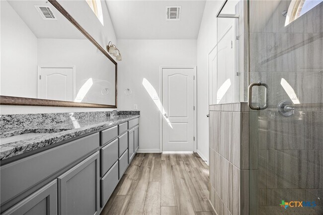 Building Photo - 2265 Wooster St