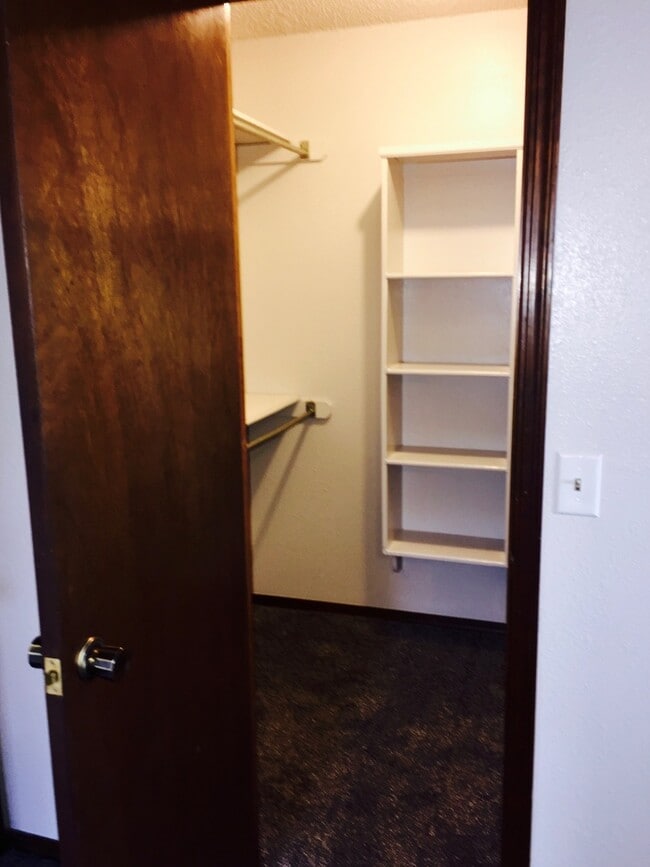 Building Photo - Charming 3BD 2BA Home in Yukon!!!