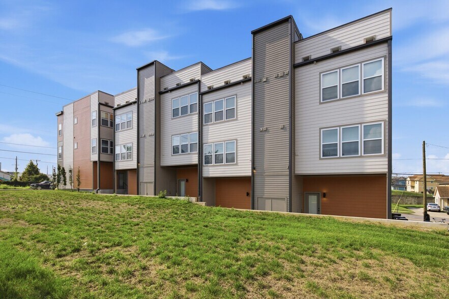 Building Photo - 3963 Clifton Ave