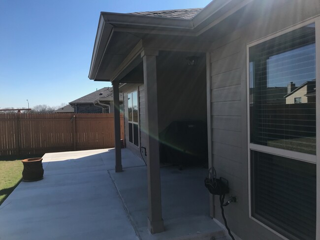 Building Photo - 539 Tanda Ln
