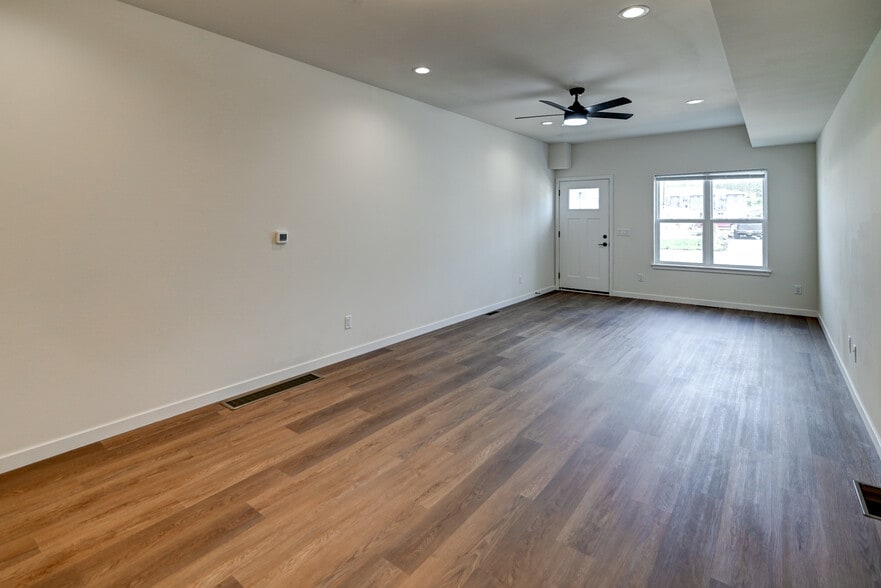 Building Photo - 4879 Lacy Rd