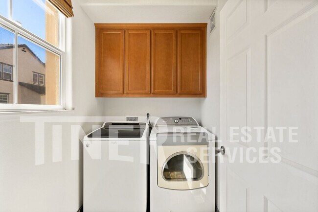 Building Photo - 50 Regency Park Cir