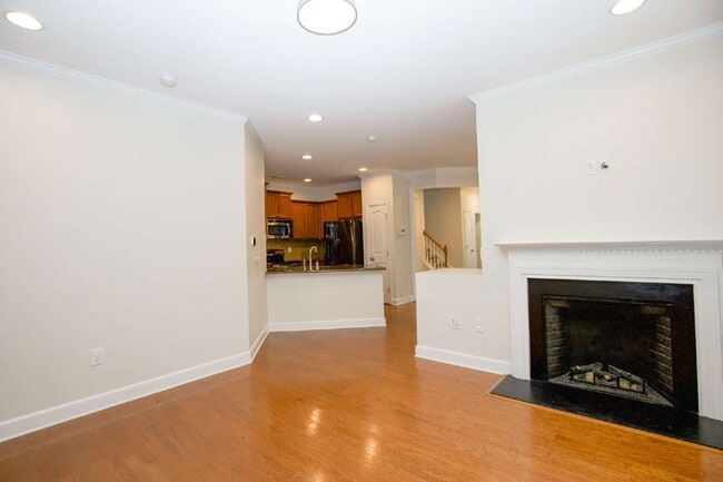 Building Photo - Charming 3 bed, 2.5 bath home with bonus t...