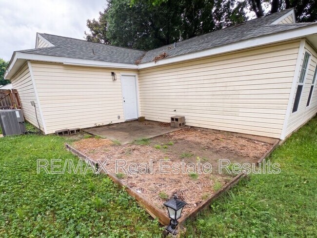 Building Photo - 1607 Timberline Dr