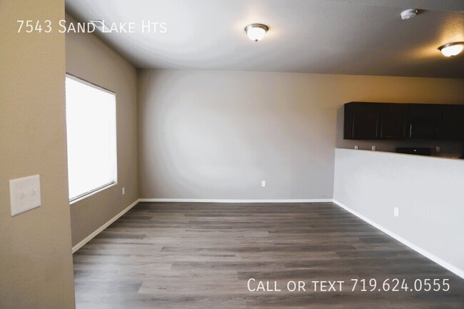 Building Photo - Contemporary, light-filled townhouse avail...