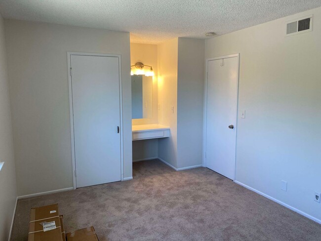 Building Photo - Fantastic Renovated 2 story - 2 bed + 1 ba...