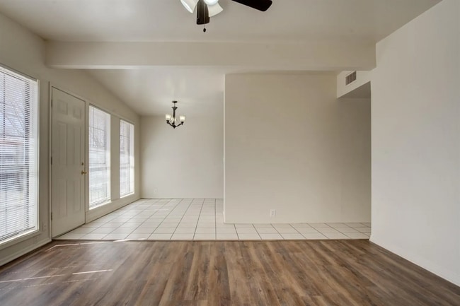 Building Photo - Wonderful 3/2 in Central Lubbock!