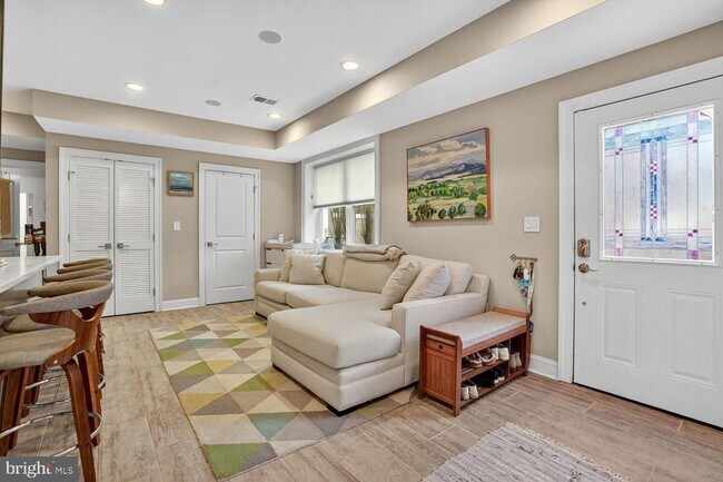 Primary Photo - 1014 10th St NE