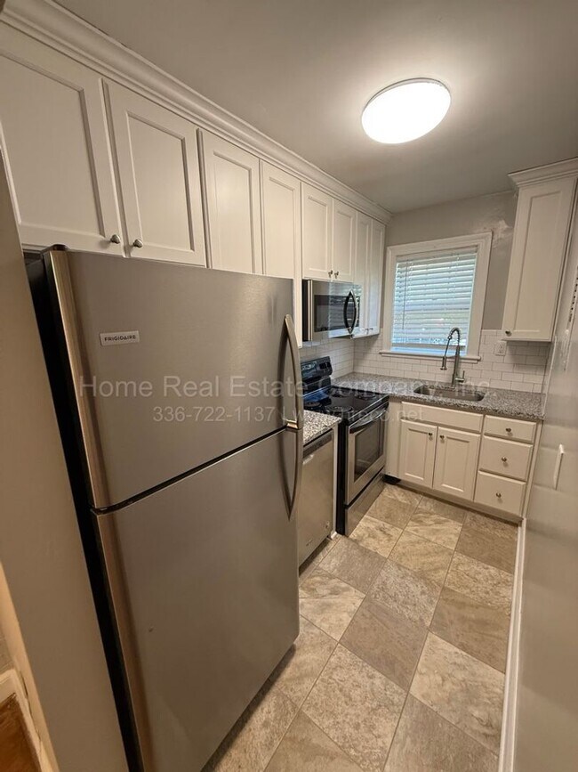 Building Photo - 803 W End Blvd