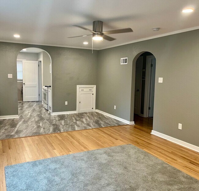 Building Photo - Updated 2 bedroom home in Alton