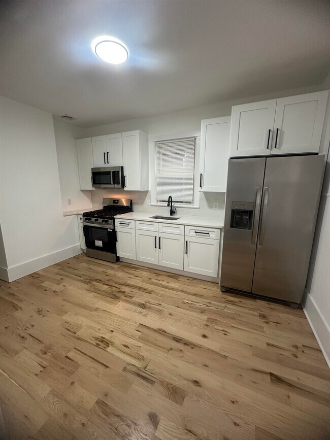 Building Photo - 38 Gates Ave