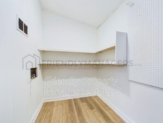 Building Photo - 304 Hobson St