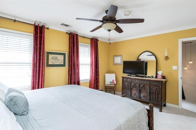 Building Photo - 1105 Clairemont Ave