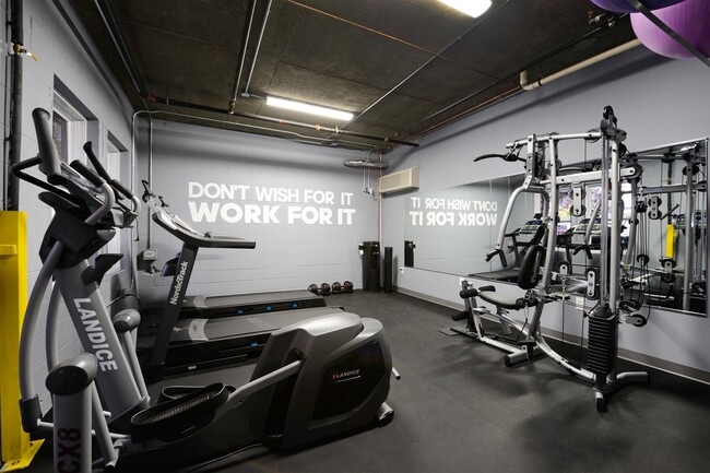 Building Photo - 619 Adams St