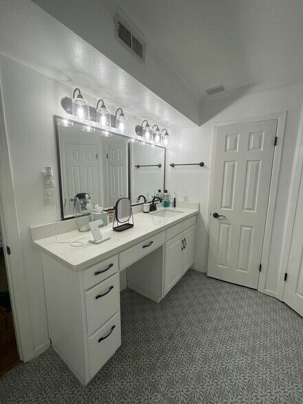 Building Photo - 2901 Central Blvd