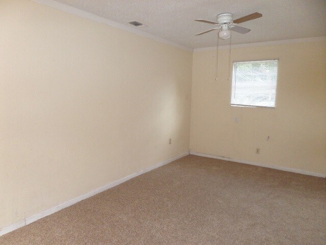 Building Photo - Cute 3bdrm/2bath House ** Section 8 OK ** Ready by 7/15** Section 8 welcome