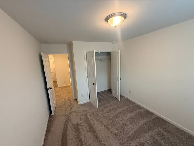 Building Photo - Brand New Townhome in Highland Creek Area!