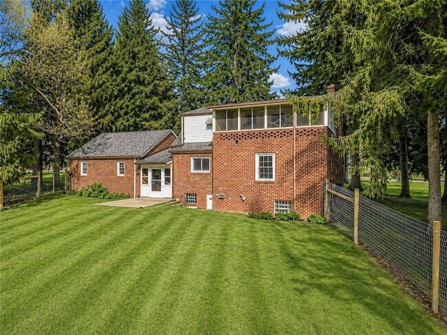 Building Photo - 1060 S Hermitage Rd