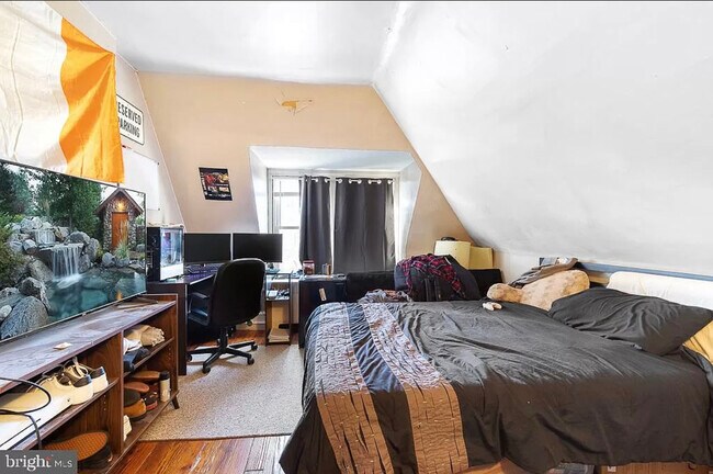 Building Photo - 1715 Providence Ave