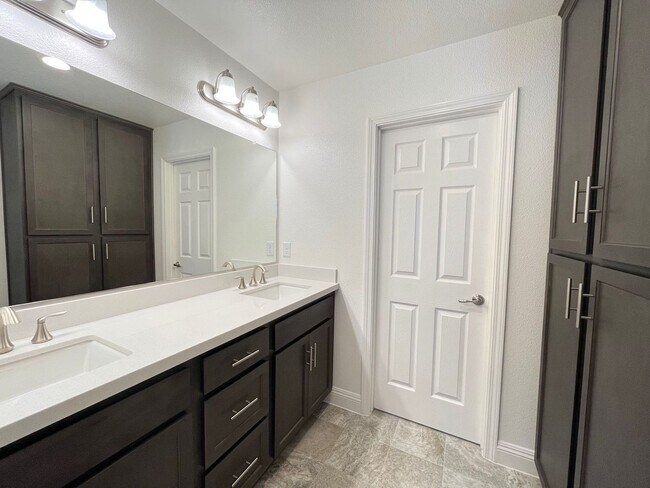 Building Photo - 307 Ninos Dr