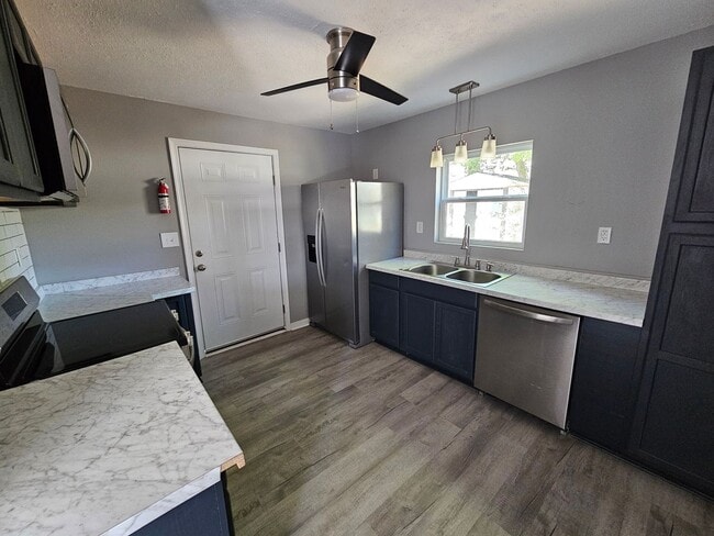 Building Photo - Two Bedroom / Two Bath House