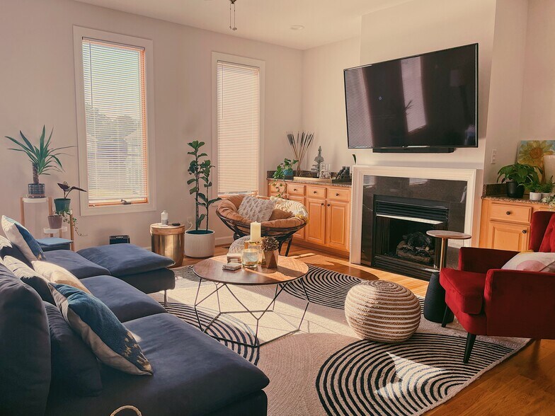 Living Room - 4644 Lake Dr