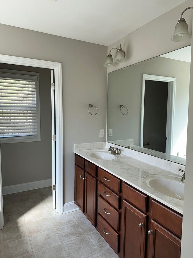 Building Photo - 428 Satterfield Dr