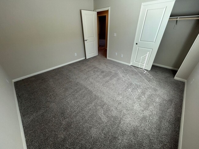 Building Photo - Gorgeous two-story home with 5 bedrooms and 3 bathrooms in a gated community