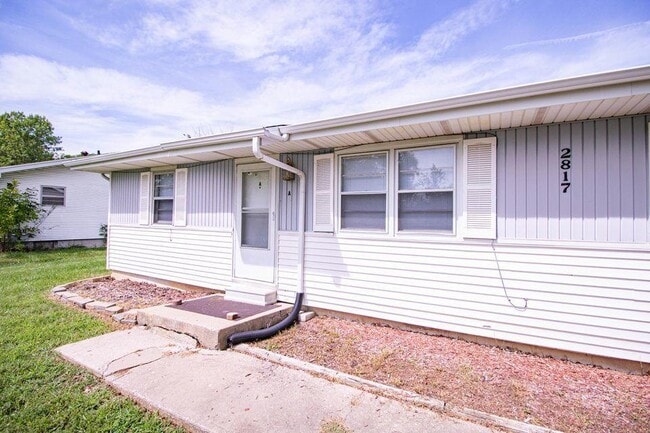 Building Photo - 2817 N Willowbrook Rd