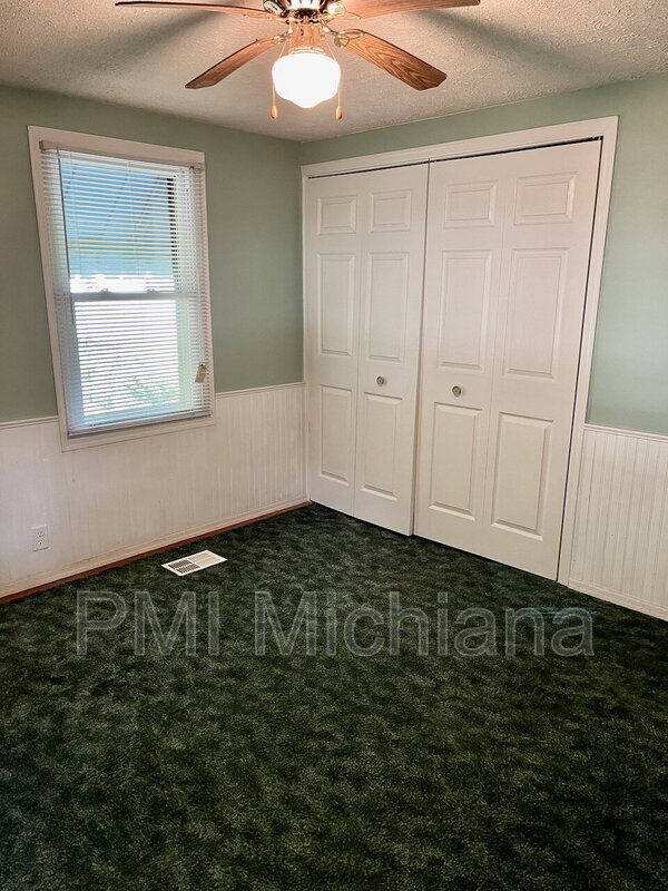 Building Photo - 2405 Woodmont Dr