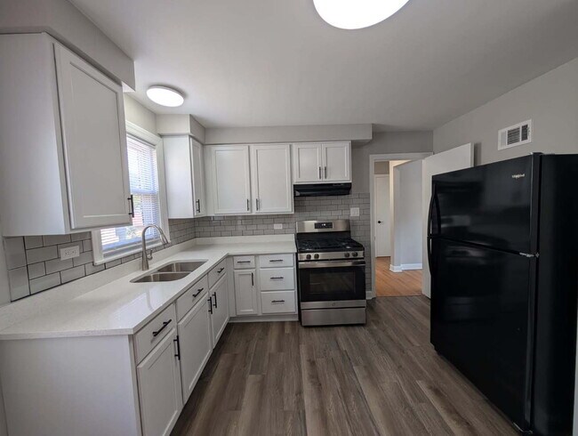 Building Photo - 2909 W Farragut Ave