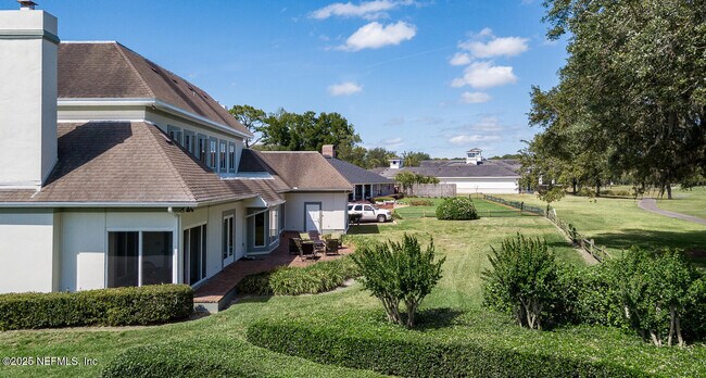 Building Photo - 7987 Hollyridge Rd
