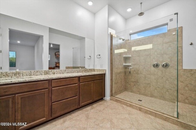Building Photo - 10623 N Iron Peak Dr